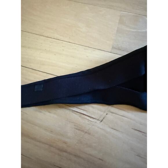 Black Strapless Bra - Picture 3 of 4